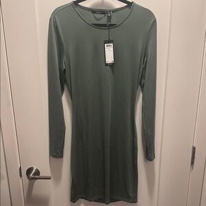 🆕 Vero Moda Green Long Sleeve Bodycon Dress w PeekaBoo back. L. NWT!!💥💥